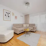 Spacious Air-conditioned With Balcony Close To Pge Narodowy By Renters *