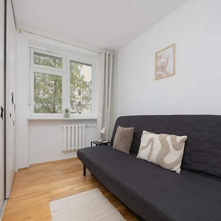아파트 Spacious Air-conditioned With Balcony Close To Pge Narodowy By Renters *