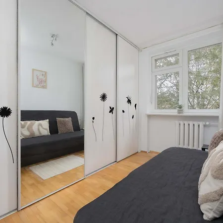 아파트 Spacious Air-conditioned With Balcony Close To Pge Narodowy By Renters