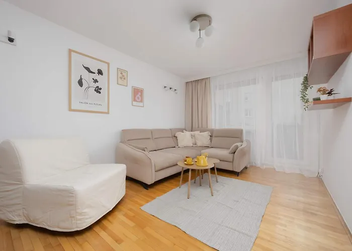Spacious Air-conditioned With Balcony Close To Pge Narodowy By Renters *