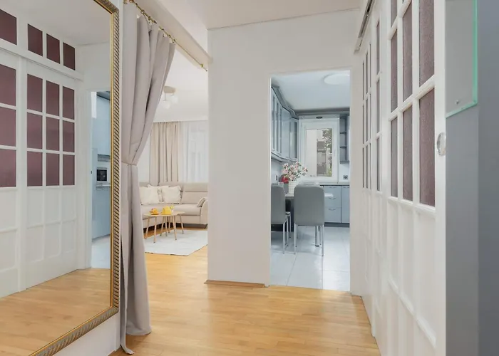 Spacious Air-conditioned With Balcony Close To Pge Narodowy By Renters