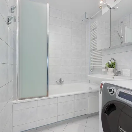 Apartmán Spacious Air-conditioned With Balcony Close To Pge Narodowy By Renters Varšava