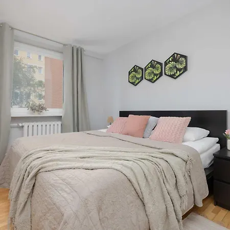 Spacious Air-conditioned With Balcony Close To Pge Narodowy By Renters Apartmán Varšava