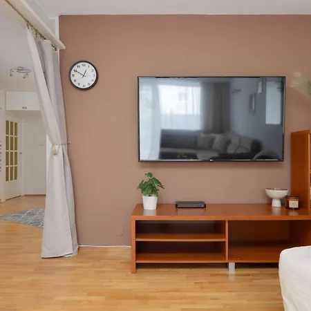 Spacious Air-conditioned With Balcony Close To Pge Narodowy By Renters *